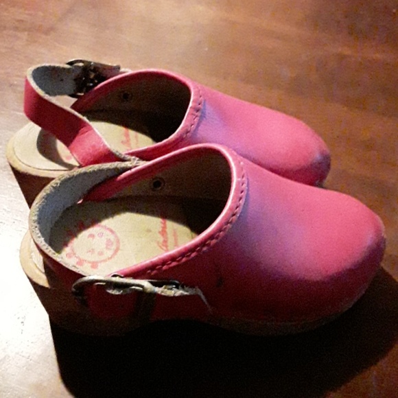 Hanna Andersson Other - Size 5 Girls Pink Clog shoes  Hanna Anderson.